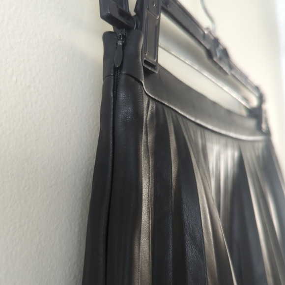 Aqua pleated midi skirt women's size extra small, solid black Whichy/ Minimalist - Picture 3 of 5